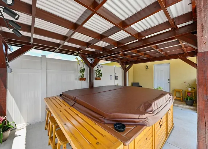 Paradise In Brandon With Luxurious 6 Person Spa
