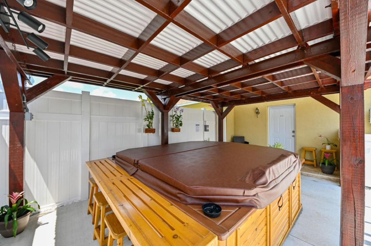 Paradise In With Luxurious 6 Person * Brandon